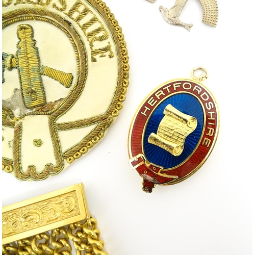 1229 - Freemasonry Interest: a quantity of Masonic jewels and regalia , comprising: three Hertfordshire col... 