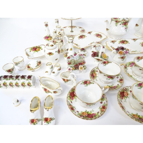 193 - A quantity of Royal Albert dinner and tea wares decorated in the Old Country Roses pattern to includ... 