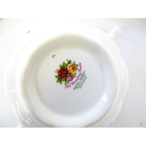 193 - A quantity of Royal Albert dinner and tea wares decorated in the Old Country Roses pattern to includ... 