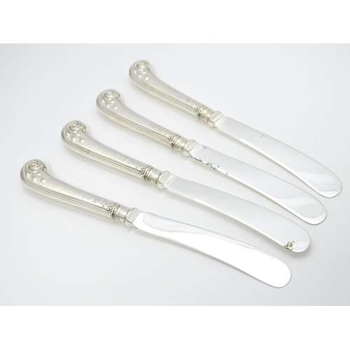 519 - Assorted silver handled tea knives to include pistol grip examples. Together with a silver handled c... 