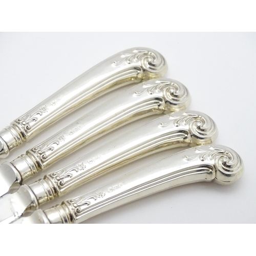 519 - Assorted silver handled tea knives to include pistol grip examples. Together with a silver handled c... 