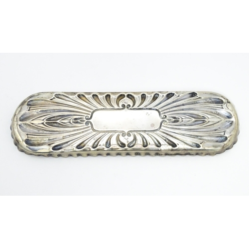 530 - A Victorian silver pen dish / tray with embossed decoration hallmarked London 1897, maker William Hu... 