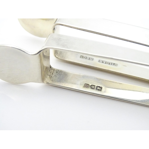 534 - Unusual silver tongs hallmarked London 1909, maker The Vilcar Company (Walter Villa Gilbert), stampe... 