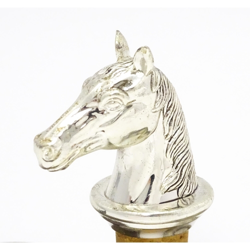 538 - A bottle stopper with silver plate horse head. Approx. 3 1/2