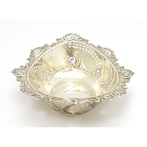 462 - A silver bon bon / sweetmeat dish with pierced and foliate detail, hallmarked Birmingham 1902, maker... 