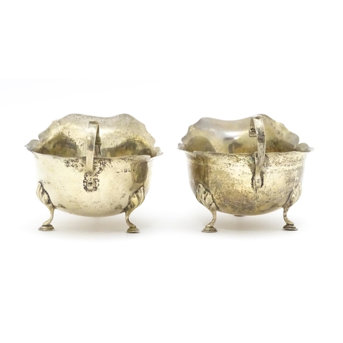 466 - A pair of silver sauce boats hallmarked Birmingham 1909, maker E S Barnsley & Co. Approx. 5 3/4