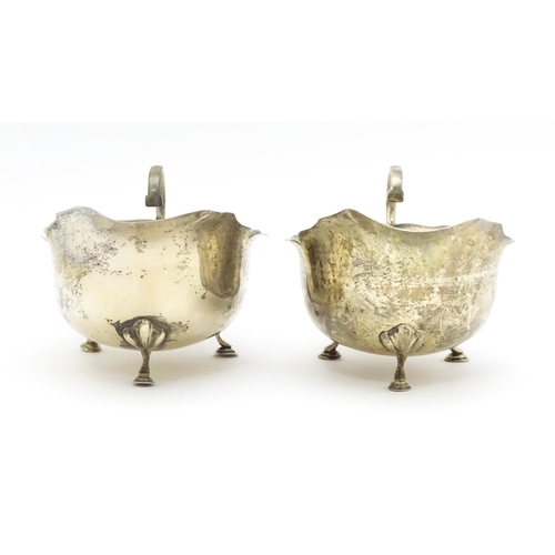 466 - A pair of silver sauce boats hallmarked Birmingham 1909, maker E S Barnsley & Co. Approx. 5 3/4