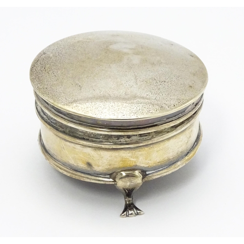 491 - A small silver ring box raised on three feet, hallmarked Birmingham 1909, maker A & J Zimmerman Ltd.... 