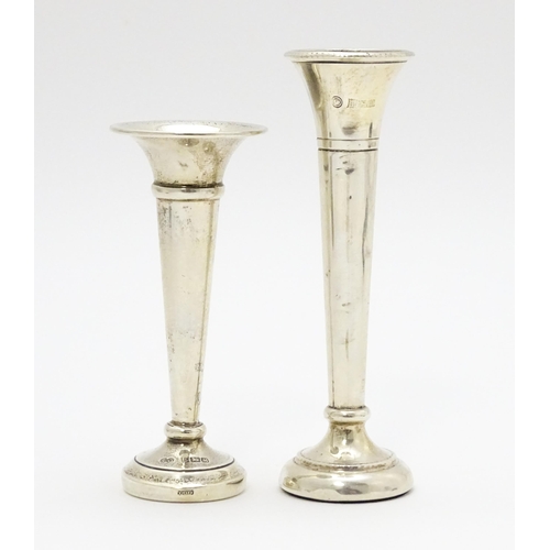 500 - Two silver bud vases, one hallmarked Birmingham 1986, the other hallmarked Birmingham 1973. Largest ... 