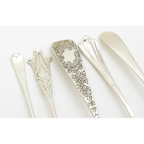 518 - Assorted silver flatware to include a preserve spoon hallmarked London 1908, maker Robinson & Co. Lt... 