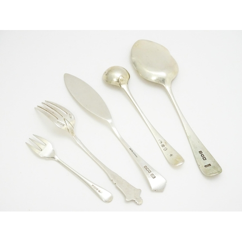 518 - Assorted silver flatware to include a preserve spoon hallmarked London 1908, maker Robinson & Co. Lt... 