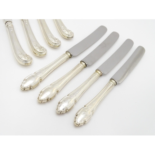 519 - Assorted silver handled tea knives to include pistol grip examples. Together with a silver handled c... 