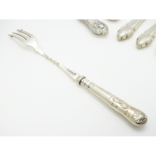 519 - Assorted silver handled tea knives to include pistol grip examples. Together with a silver handled c... 