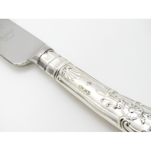 519 - Assorted silver handled tea knives to include pistol grip examples. Together with a silver handled c... 