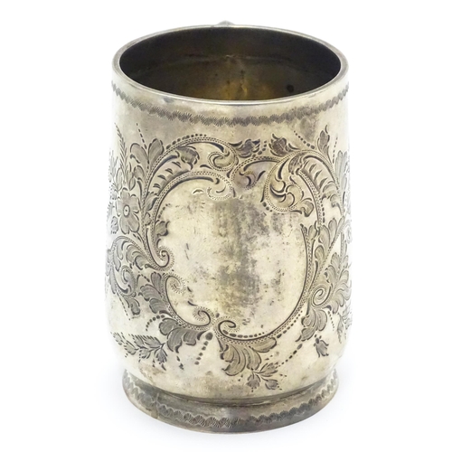 542 - A Victorian silver tankard with engraved floral and foliate decoration, hallmarked London 1899, make... 