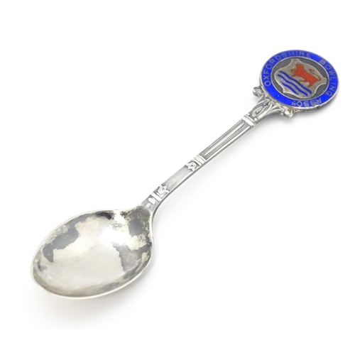 552 - A silver teaspoon surmounted by a Wedgwood Jasperware sphere hallmarked Birmingham 1981. Together wi... 