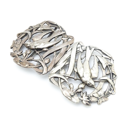 559 - An Art Nouveau two part silver buckle with bird decoration, hallmarked Sheffield 1904, maker Walker ... 