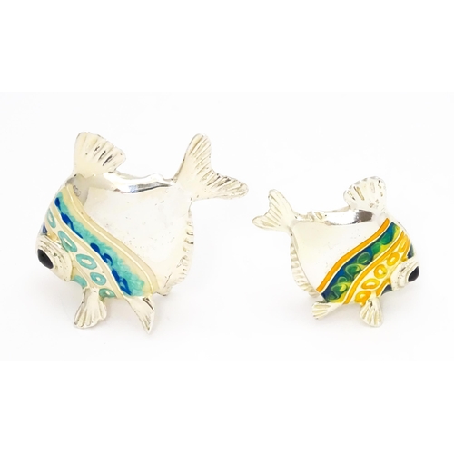 563 - Two Saturno silver models of tropical fish with enamel decoration. Largest approx. 1 3/4