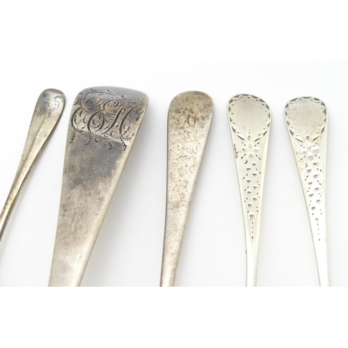 572 - Assorted silver spoons to include a Geo III tablespoon hallmarked London 1803, maker George Wintle, ... 