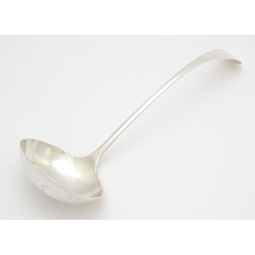 605 - A Victorian silver tureen ladle hallmarked Sheffield 1896, maker John Rounds & Sons. Approx. 13 1/2