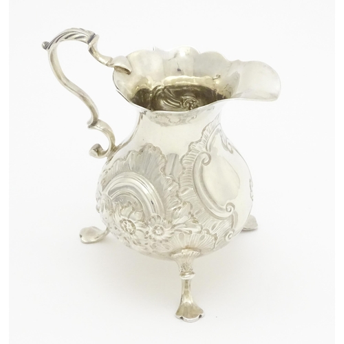 607 - A Geo III silver cream jug with engraved decoration, hallmarked London 1751. Approx. 3 1/4