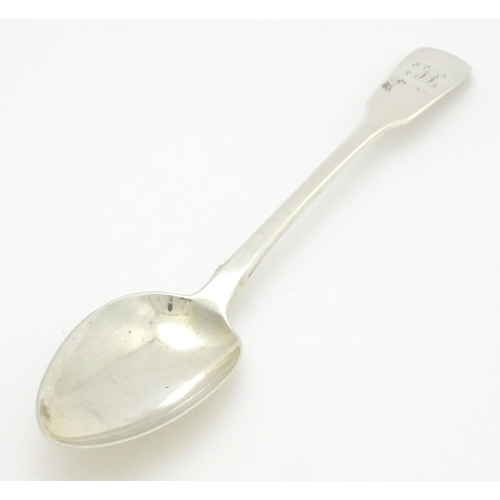 613 - A silver Fiddle pattern table spoon hallmarked London 1818, maker Richard Poulden. Approx. 8 1/2