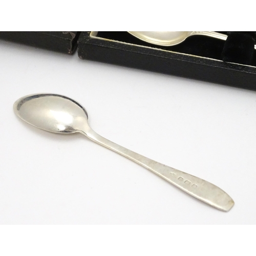 627 - A cased set of six Art Deco silver teaspoons hallmarked Birmingham 1939, maker Arthur Price & Co. Lt... 