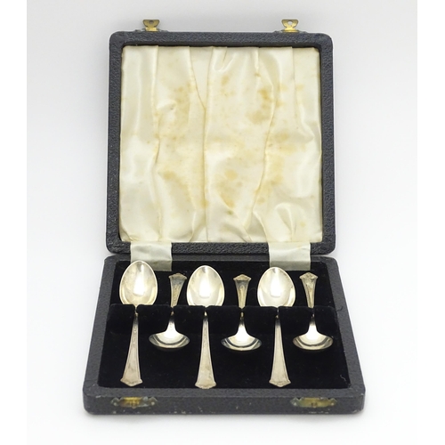 639 - A cased set of six silver teaspoons hallmarked Birmingham 1921 maker Elkington & Co Ltd.  Spoons app... 