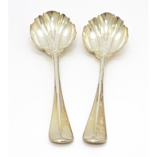 641 - A pair of silver serving spoons hallmarked Sheffield 1919, maker James Deakin & Sons. Cased. Spoons ... 