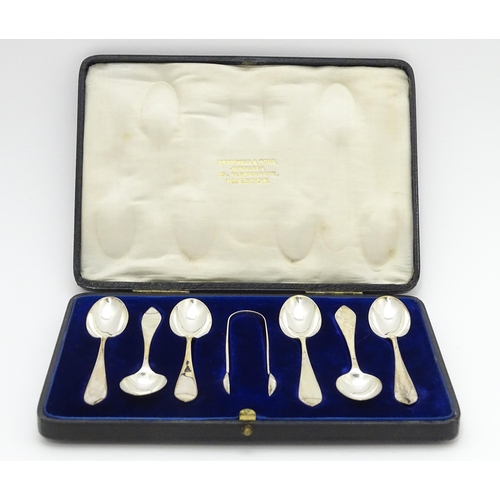 642 - A cased set of six silver teaspoons with sugar tongs en suite, hallmarked London 1914, maker Wakely ... 