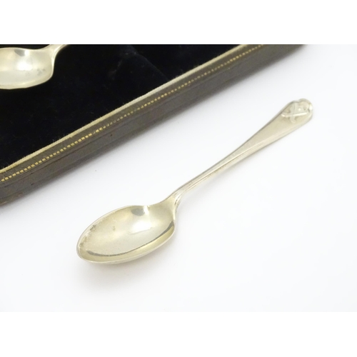 646 - A cased set of six silver teaspoons with crossed golf club detail to handles, hallmarked Sheffield 1... 