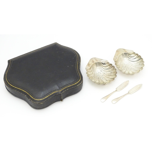 653 - A cased pair of silver butter dishes of scallop shell form, hallmarked Birmingham 1903 maker Minshul... 