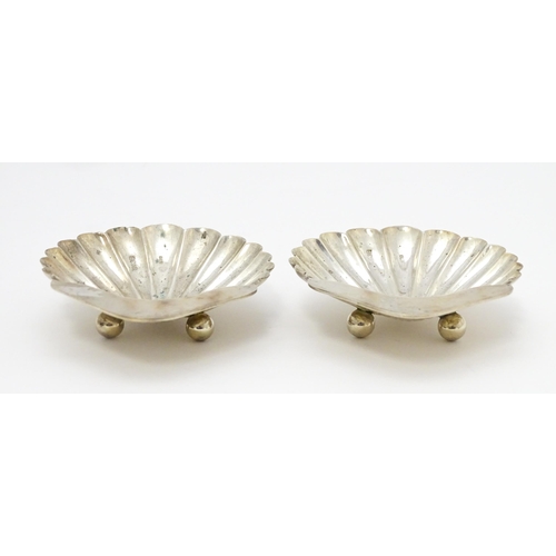 653 - A cased pair of silver butter dishes of scallop shell form, hallmarked Birmingham 1903 maker Minshul... 