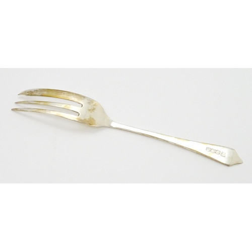 656 - A set of six silver cake forks hallmarked Sheffield 1947, maker Travis Wilson & Co Ltd. Cased. Forks... 