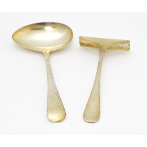 659 - A silver gilt Christening set comprising spoon and pusher hallmarked Sheffield 1959 / 61, maker Vine... 