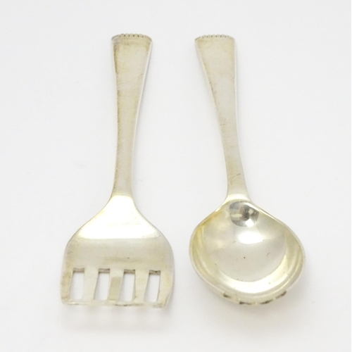 660 - A pair of Art Deco silver sweetmeat servers hallmarked Sheffield 1945, maker Frank Cobb & Co Ltd. Ca... 