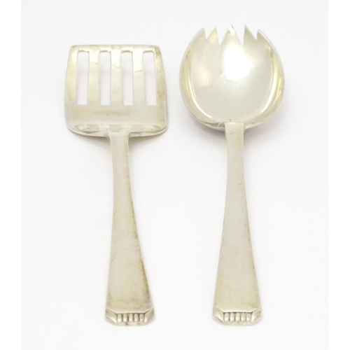 660 - A pair of Art Deco silver sweetmeat servers hallmarked Sheffield 1945, maker Frank Cobb & Co Ltd. Ca... 