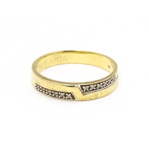 725 - A 9ct gold ring set with white stones in white metal settings. Ring size approx. T