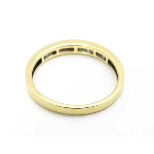 733 - A 9ct gold ring set with 9 diamonds in a linear setting. Ring size approx. P