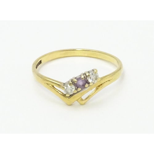 736 - A 9ct gold ring set with three stones. Ring size approx. M 1/2