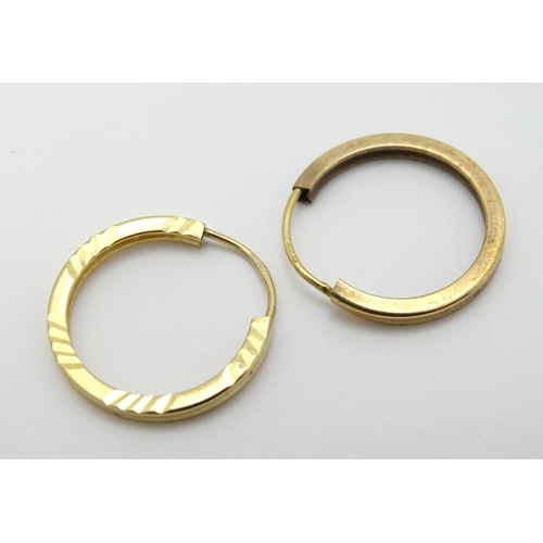 748 - A pair of 9ct gold hoop earrings. Approx. 3/4