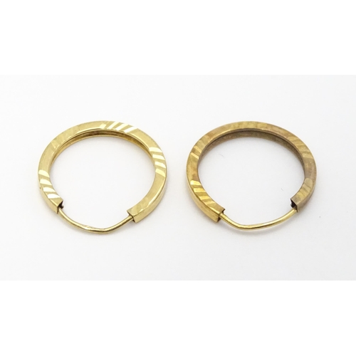 748 - A pair of 9ct gold hoop earrings. Approx. 3/4