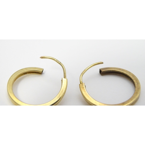 748 - A pair of 9ct gold hoop earrings. Approx. 3/4