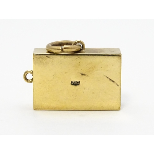 750 - A 9ct gold novelty charm / pendant modelled as a box of British made matches. Approx. 3/4