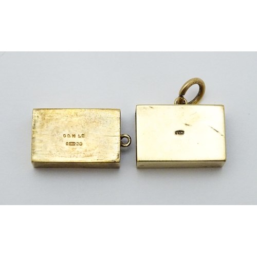 750 - A 9ct gold novelty charm / pendant modelled as a box of British made matches. Approx. 3/4