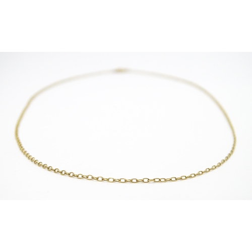 752 - A 9ct gold and yellow metal chain necklace. Approx. 18