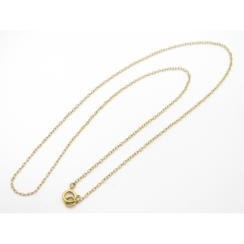 752 - A 9ct gold and yellow metal chain necklace. Approx. 18