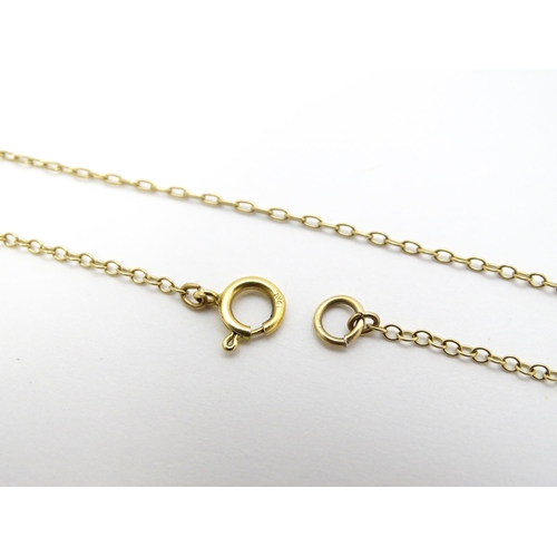 752 - A 9ct gold and yellow metal chain necklace. Approx. 18