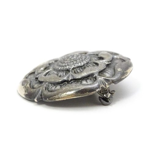 754 - A silver brooch of Tudor Rose form hallmarked Birmingham 1976, maker Langstone Silverworks (Bernard ... 