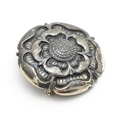 754 - A silver brooch of Tudor Rose form hallmarked Birmingham 1976, maker Langstone Silverworks (Bernard ... 